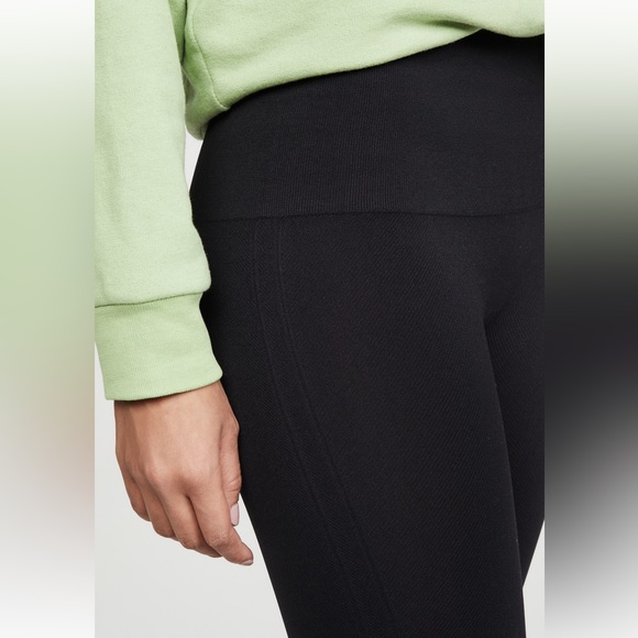 Spanx Look at Me Now Seamless Leggings in Very Black. Size Medium - Picture 4 of 8